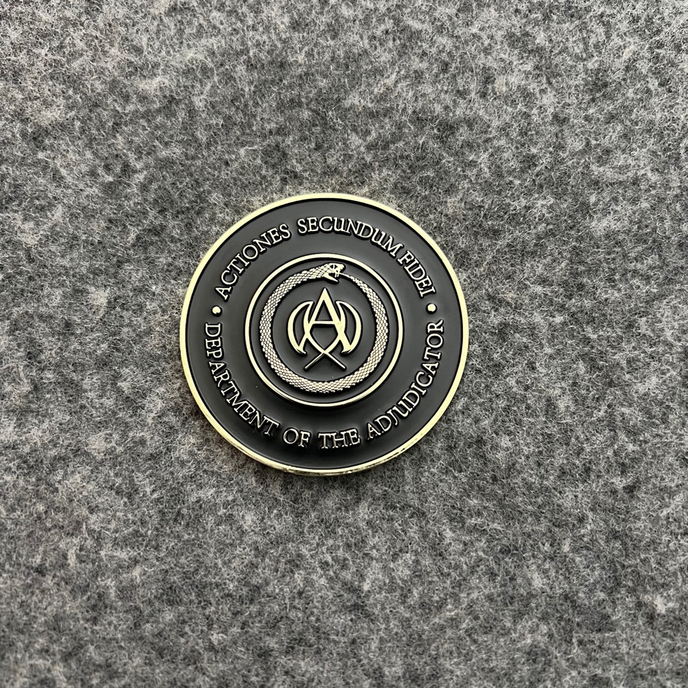 JOHN WICK 3 Parabellum Adjudicator's Medallion Replica by Chronicle Collectibles - Picture 6 of 7